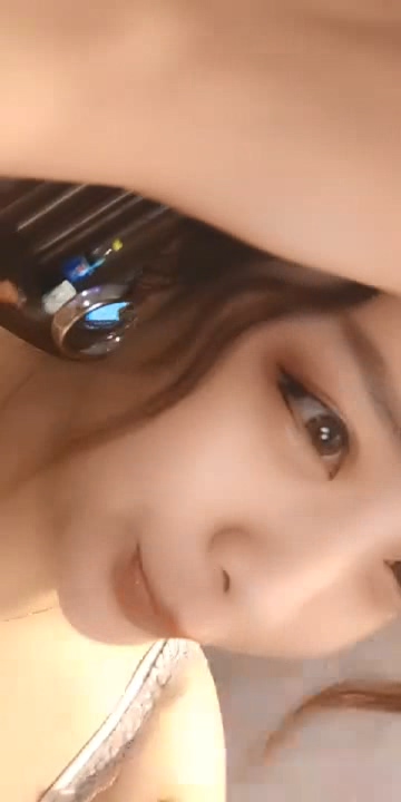 一坊美女MY校花逃学去艹b一多房情侣大绣20191222