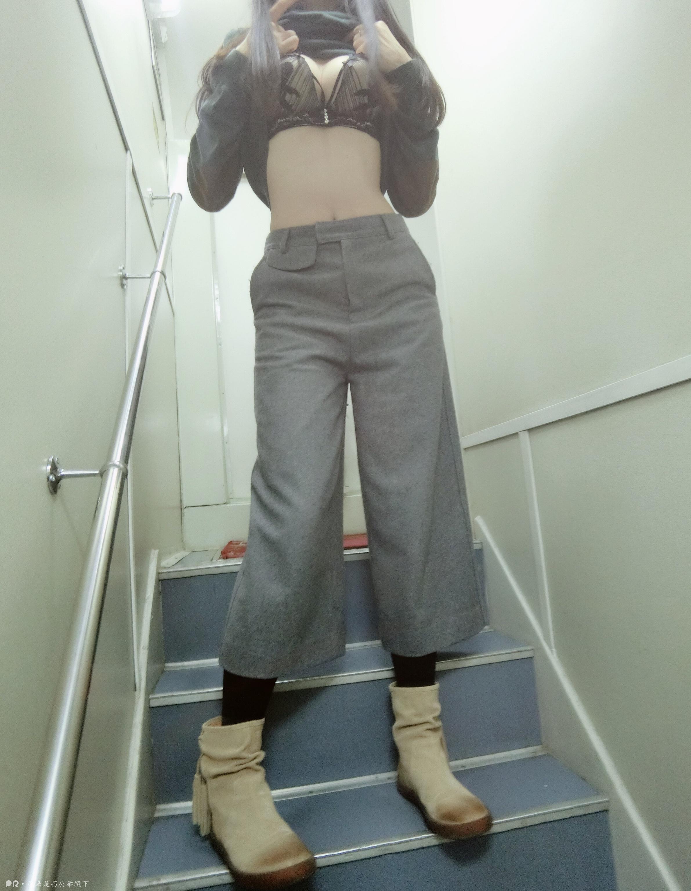 原创作品社区网红少女：原来是茜公举殿下之三套 火车上 图包视频