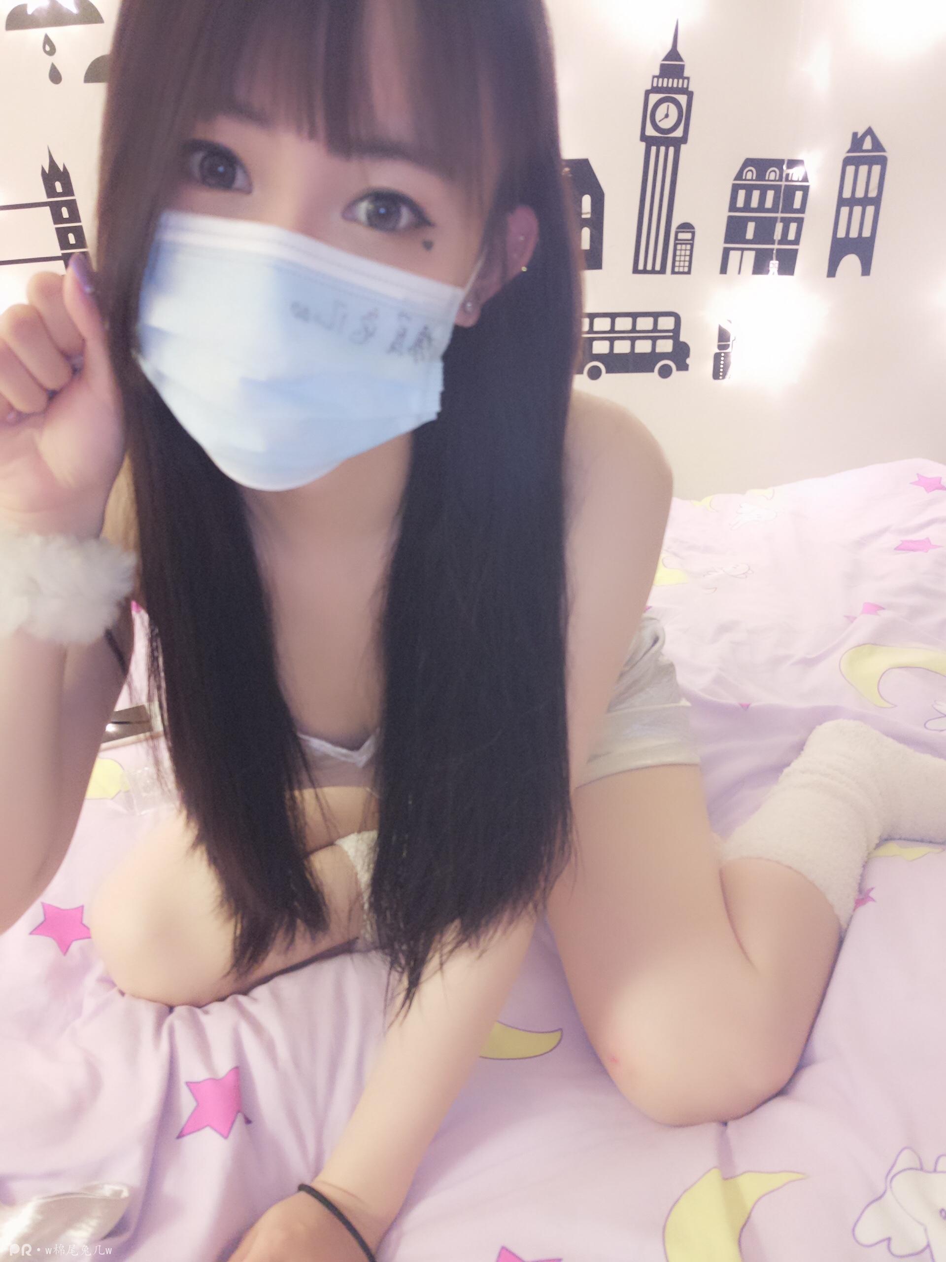 原创作品社区微博网红少女 w棉尾兔几w之出浴涂精油 图包视频