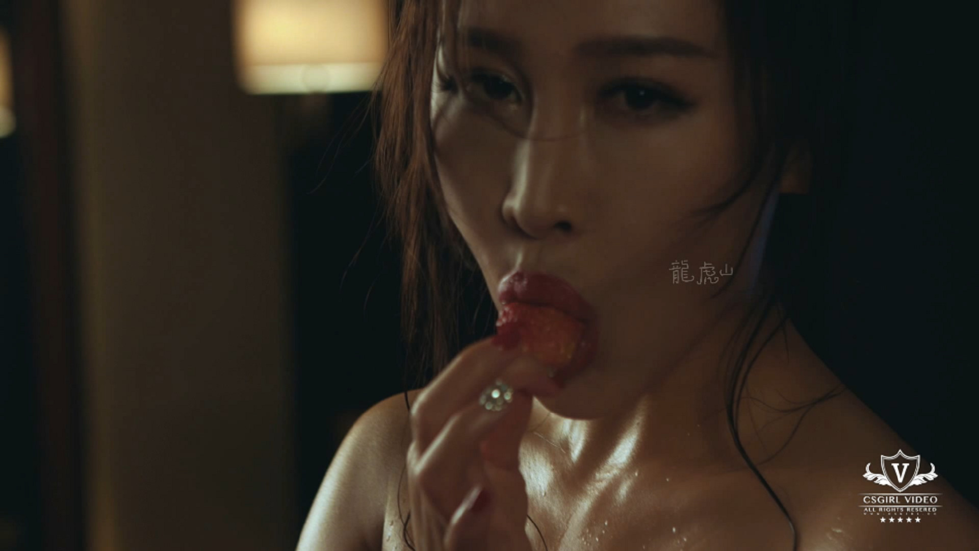 CSgirl(纯涩)劲爆网红写真视频资源摄影师王涛全套 –LUCY（1V）-好赞福利