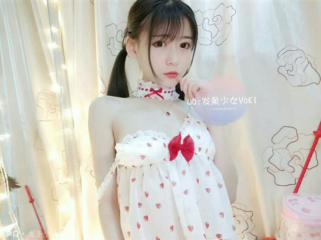原创作品社区 | PR社发条少女 – 色气小女友(20P+2V)-撸先生