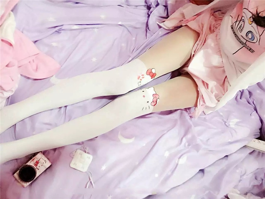 微博@扬启思容(原洛可可)10.4-10.30三套套图[47P/5.12MB]