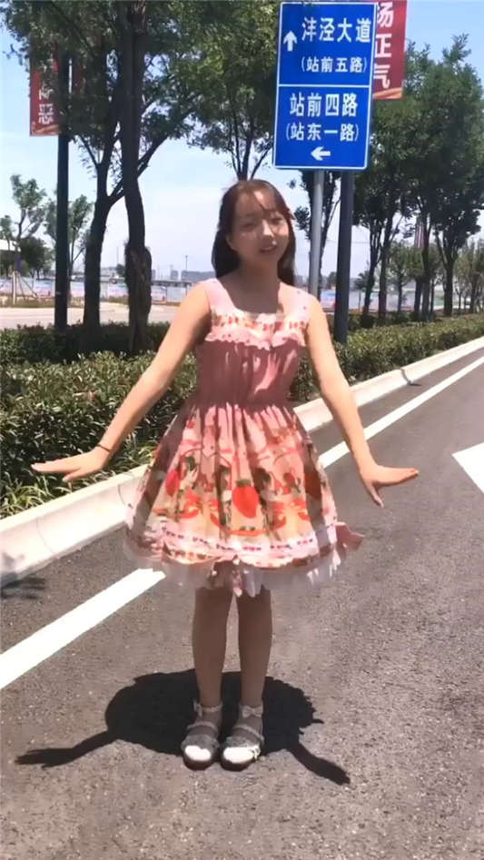 双马尾LO娘大街跳宅舞[1V/830MB]