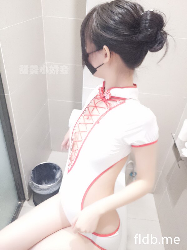 网红女神@沈娇娇(甜美小娇妾)-白色盘扣泳衣[41P/4V/311MB]