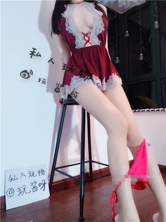 网红女神@私人玩物-6.30红色睡衣[32P+1V/940MB]