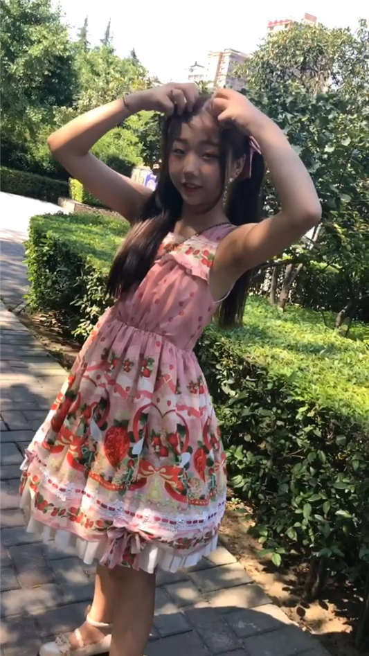 双马尾LO娘大街跳宅舞[1V/830MB]