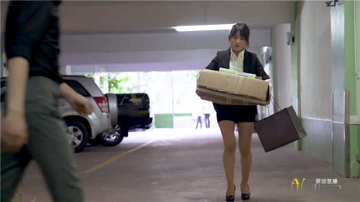 麻豆传媒映画 - 新搬来的白领女邻居套路我出轨[1V/491MB]