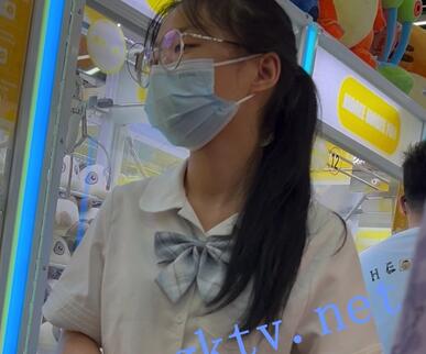 【 KFC-48 】⭐⭐⭐JK学妹逛玩具店，蕾S白内翘起P股给你看【1v/1.36G/百度云】]