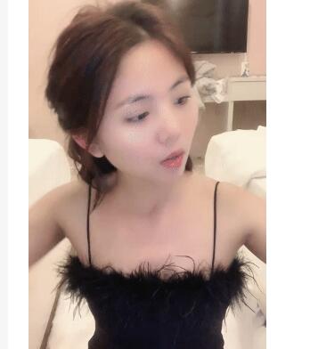 文静乖巧漂亮妹妹！回归炮友操逼！抓起屌往嘴里塞，被舔骚逼很舒服，站立后入呻吟不断