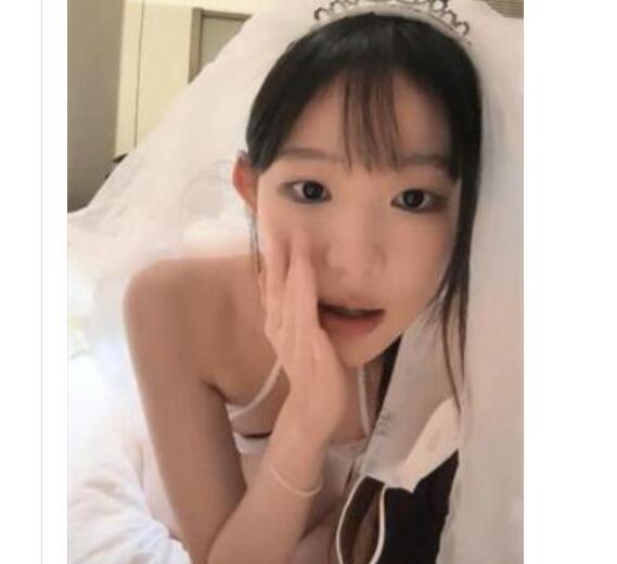 c 11月重磅下海新人少女！18岁纯欲少女萝莉，身材超级棒，170CM高挑身材大长腿，非常嫩！炮友不给力