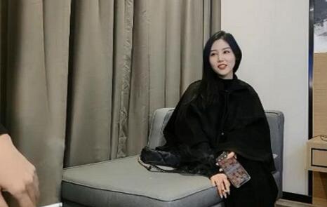 精品探花推荐 12.17 【步宾探花】3000网约高端外围女神，白嫩美艳极品尤物，沙 发啪啪超清4K设  备偷拍