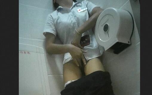 056原创首发-cp拍到大学毕业的美女实习经理反差激烈自慰