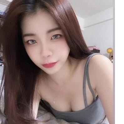 直播买衣服的小妹