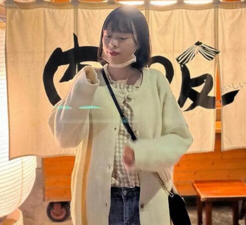 穿著校服跟男友愛愛，檔案內容為露臉、露點、口交、無套、女上位式砲影 8p5v