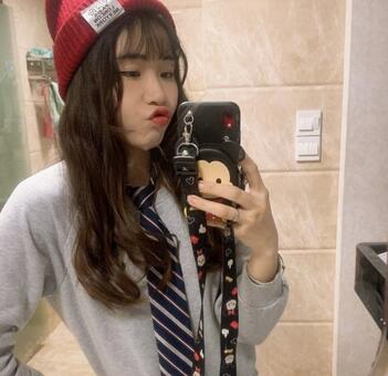 淮南余文乐 女友想吃棒棒糖酸奶涂在鸡巴上 舒服的草了她