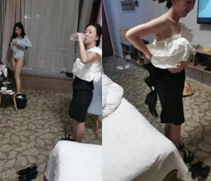 帝王级享受~【少女下海双飞】双女扶持一蒙面男~爽飞至极