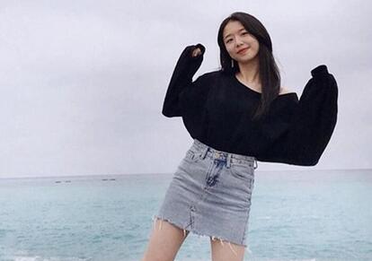 周末加班偷拍公司里的美女同事,这么纯的妹子下面黑的一塌糊涂-福利岛