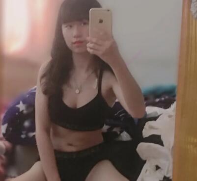自拍1414 拿筆幫自己破處的高中母狗
