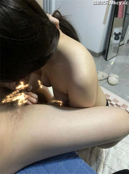 大美美-推特喜歡健身22歲氣質御姐剃光陰毛電影院啪啪野戰道具肉棒配合各種性愛[52P+24V/643.4M]