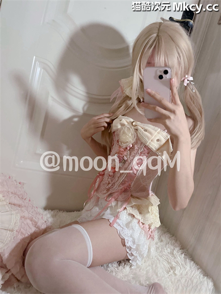 狐骨@moon-qqM全网独版 推特白虎粉穴萝莉自慰出白浆 喜欢玩露出的小母狗 [80v+110p/410.8M]