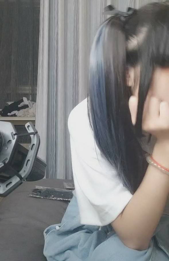 漂亮学妹和两个学长故事[1V/1.19G]