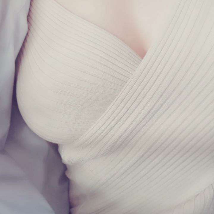 网红少女私人玩物黑丝公交车后座 [1V+220MB]