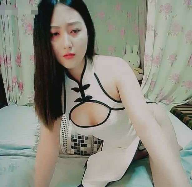 可清纯可妩媚的00后女主播晚儿早期直播 [5V+1.19G]